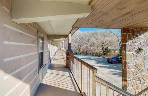 Pool and Riverfront! Couples Retreat in Smoky Mtns - Foto 18