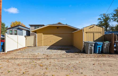 Cozy Boise Getaway walk to Stadium Fireplace Garage - Foto 29