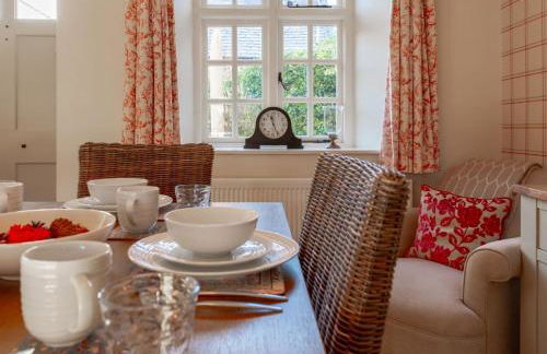 Jasmine Cottage - 2 Bedroom in Heart of Bourton! - Photo 114