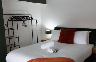 Large 4 Bed Home - Fast Wifi, Smart TV's & Free Parking - Near A66 - Foto 2