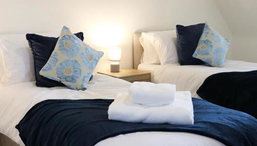 Large 3-Bed House VAT Invoices & Parking - Ideal for Contractors - Foto 3, towels, Shower