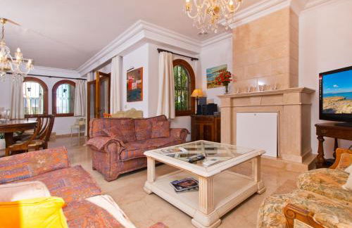 Villa Tita de Manresa, con jardines y vista mar - Foto 5