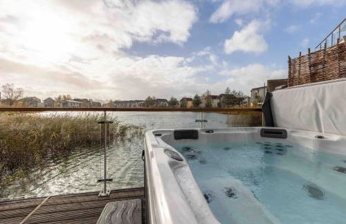 Lakeside Cotswolds Retreat with Private Hot Tub set on Lower Mill Estate - Photo 23