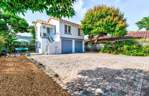 1926 Mediterranean Home with Heated Pool Sleeps 12 - Foto 38