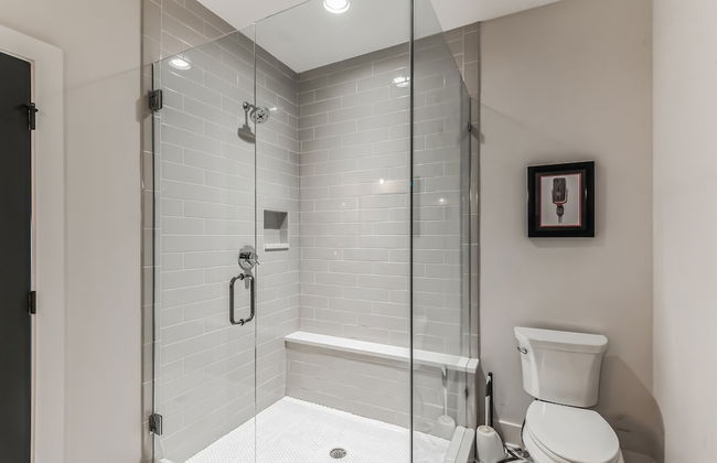 Chic Townhome for 10 W/rooftop - Foto 20