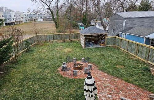 The Lyellton House: Water View, Steps from Beach - Foto 71