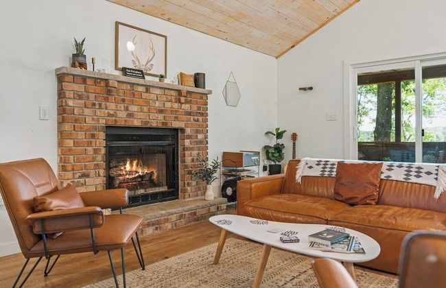 Lake Daze by Avantstay Lakefront w/ Modern Interior, Enclosed Porch & Hot Tub - Foto 5