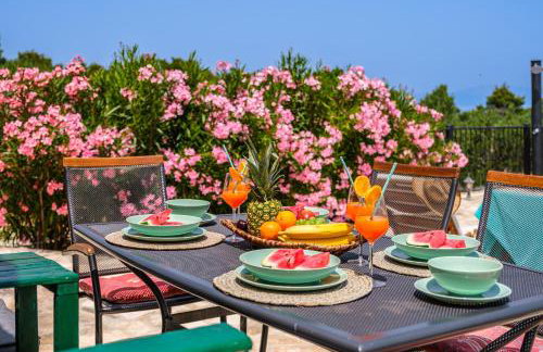 Island Getaway - Heritage House - Photo 5