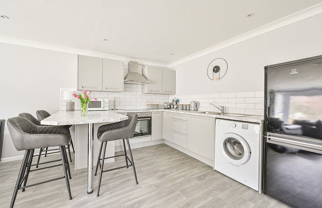 2 Bed Villa Sleeps 4 - Wifi, Garden, Sea Views - Foto 12