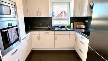 Ganze Wohnung - Küche - Balkon - Parkplatz - WLAN - bis zu 6 Personen - Foto 3