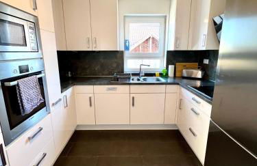 Ganze Wohnung - Küche - Balkon - Parkplatz - WLAN - bis zu 6 Personen - Foto 3