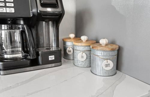 Heated Pool and Jacuzzi, Scenic Mountain View, Lux and Cozy, - Foto 14