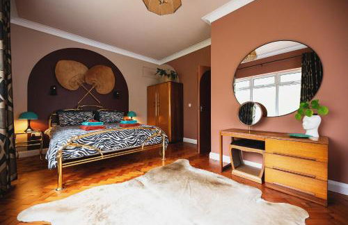 Art Deco Coastal Apartment with Private Garden - Foto 13