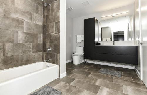 Stylish 2BR Retreat Gym Parkng and Scenic Rooftop - Foto 22