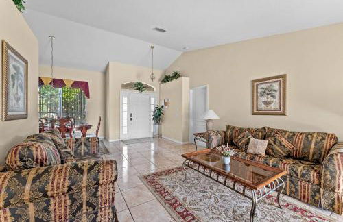 EXQUISITE VILLA - 2 Master Suites, Pool South and Spa, Gas BBQ, Game Room, WIFI - Foto 26