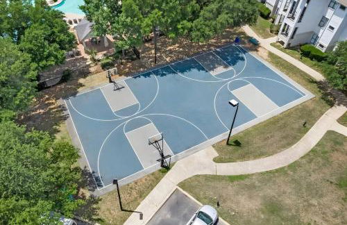 Courts & Pool - Sleeps 12 - Family Oasis - Photo 33