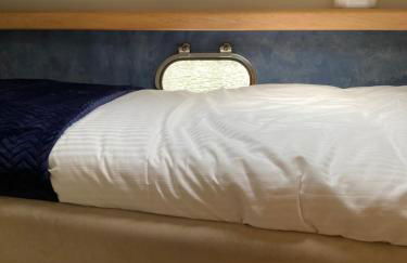 Entire Boat at St Katherine Docks 2 Available select using room options - Photo 23