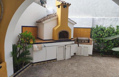 Precioso chalet con gran algarrobo y piscina privada - Foto 5