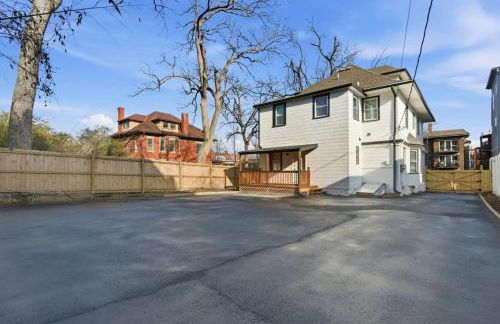 New Modern Updated Secure and Private Home - Foto 58