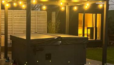 Amazing Cottage & detached Annex sleeps 8, Extra Deep Hot tub, Super Fast wifi, New for 2024 is the addition of Wood Fired Sauna - Foto 2