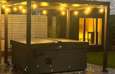 Amazing Cottage & detached Annex sleeps 8, Extra Deep Hot tub, Super Fast wifi, New for 2024 is the addition of Wood Fired Sauna - Foto 2