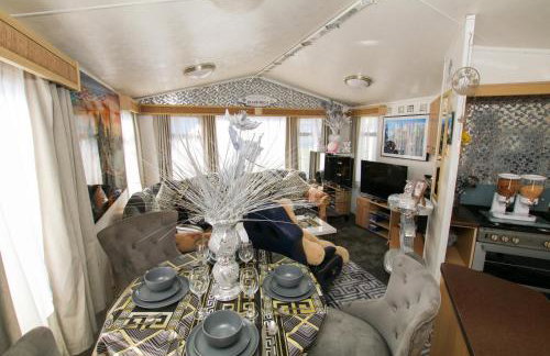 Caravan Beach Park - Sleeps 8 Parking & Pool - Foto 1