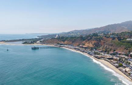 Oceanfront Gem w Balcony Pool Hot Tub Carbon Beach Access Bluewater Haven by AvantStay - Photo 31