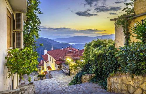Breathe in Delphi - Spacious 3BR Apartment with View - Foto 19