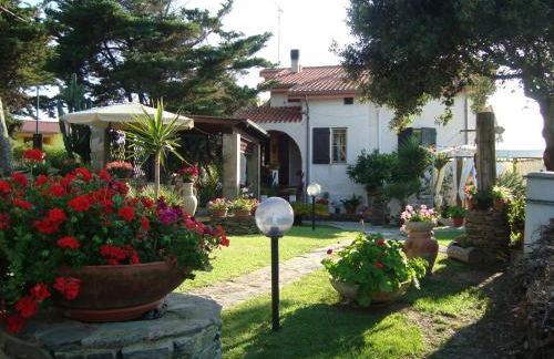 Solmar Apartments - Photo 1