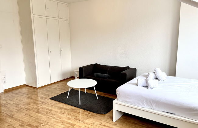 Yooneet Boutique Studio 2' Train Station - Foto 4