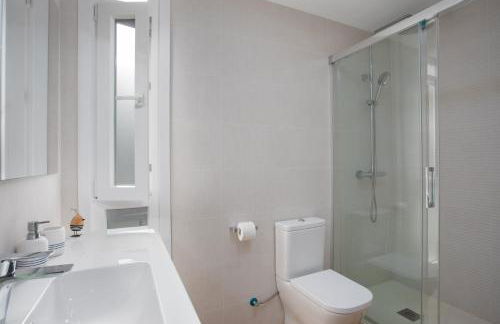 Apartament gran amb vistes al mar, piscina i pàrquing - Foto 17