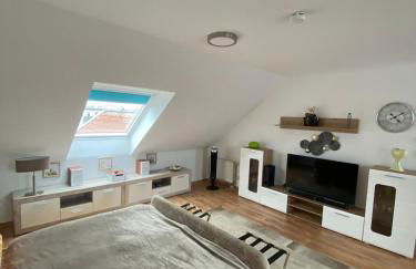 Dachgeschoss Apartment mit Ausblick - Foto 1