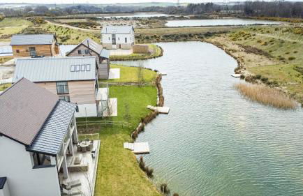 Lakeside property with spa access on a nature reserve Overton Island 11 OI11 - Photo 4