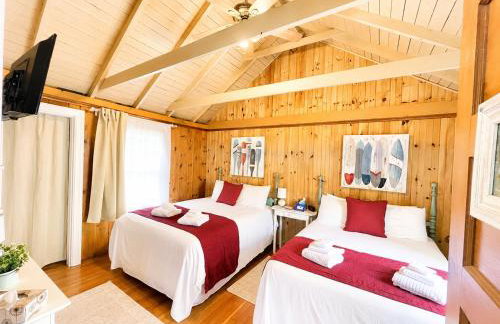 Cottage 11 - Double Queen Beds plus Child Loft w 2 Twins Private Bath & Kitchenette Pets Allowed Fee applies - Foto 1