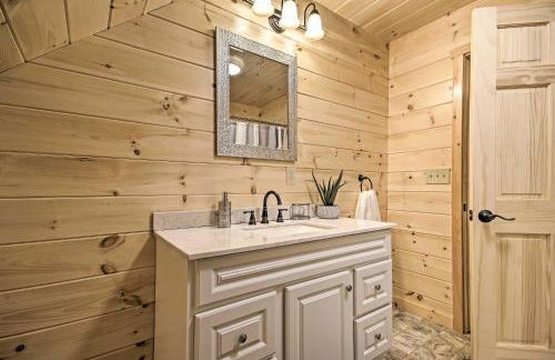 Lake View and Hot Tub Wrightsville Cabin! - Foto 17