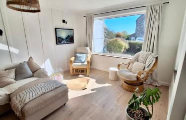 Bungalow by the Sea, Moelfre - Photo 10