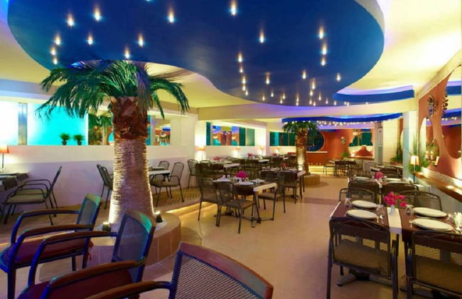 Seahorse Deluxe Hotel - Photo 32