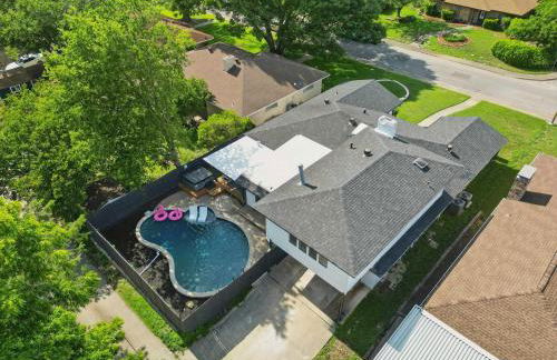 Spacious 5BR Getaway with Pool - Foto 56