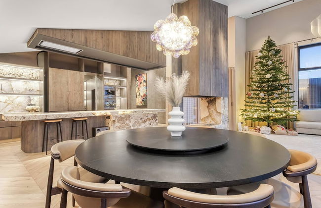 Glamorous & Stylish Getaway - Photo 7