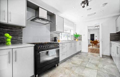 Modern 6-Bedroom Home - Sleeps 12 - Parking - Garden 568P - Foto 38