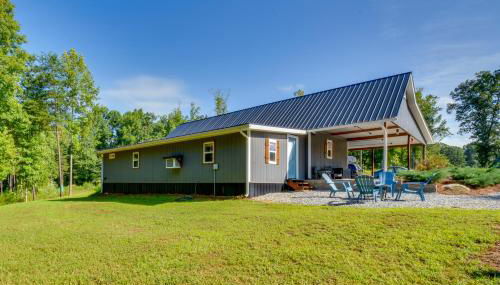 Cozy Clarkesville Getaway with Fire Pit! - Foto 1