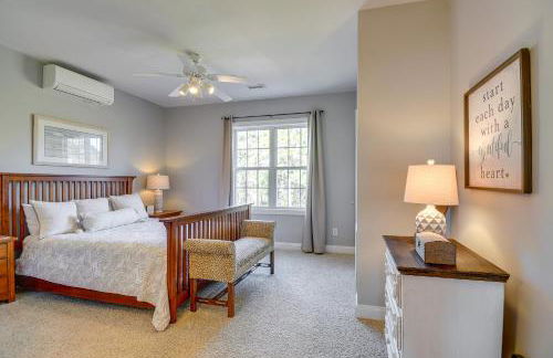 Spacious Southport Condo with Balcony! - Foto 22