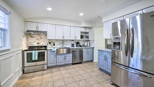 Bay Shore Vacation Rental with Shared Yard! - Foto 2