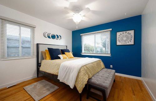 10 Min to the Beach Colorful Home Huge Yard - Foto 5