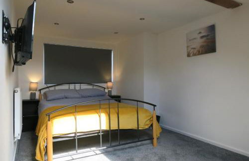 NEW 4 Bed house close to train station and town - Foto 7