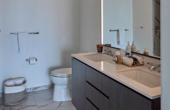 Lux Apts with Lake Views and Top Amenities - Foto 68