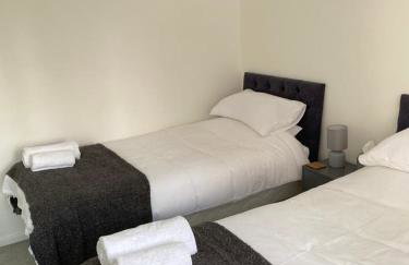 G-Floor Flat with 2 beds, 2 bathrooms, sleeps 4-6 - Foto 18