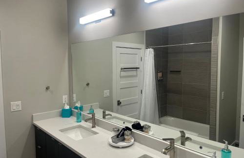 4 bd Ski Villa with Hot Tub and Bunk Room by lake! - Foto 2