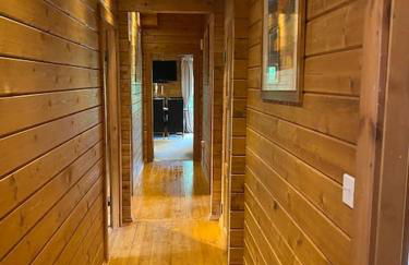 3 Bedroom Lodge Hotub pool in Horsley Surrey UK - Photo 45