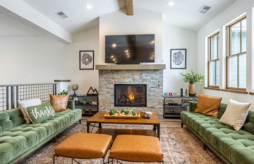 Newly Built Updated 3 Bed 2 and a half bath Creekhouse at Snowcrk Resort 1463 Amazing Mountain Views - Photo 34